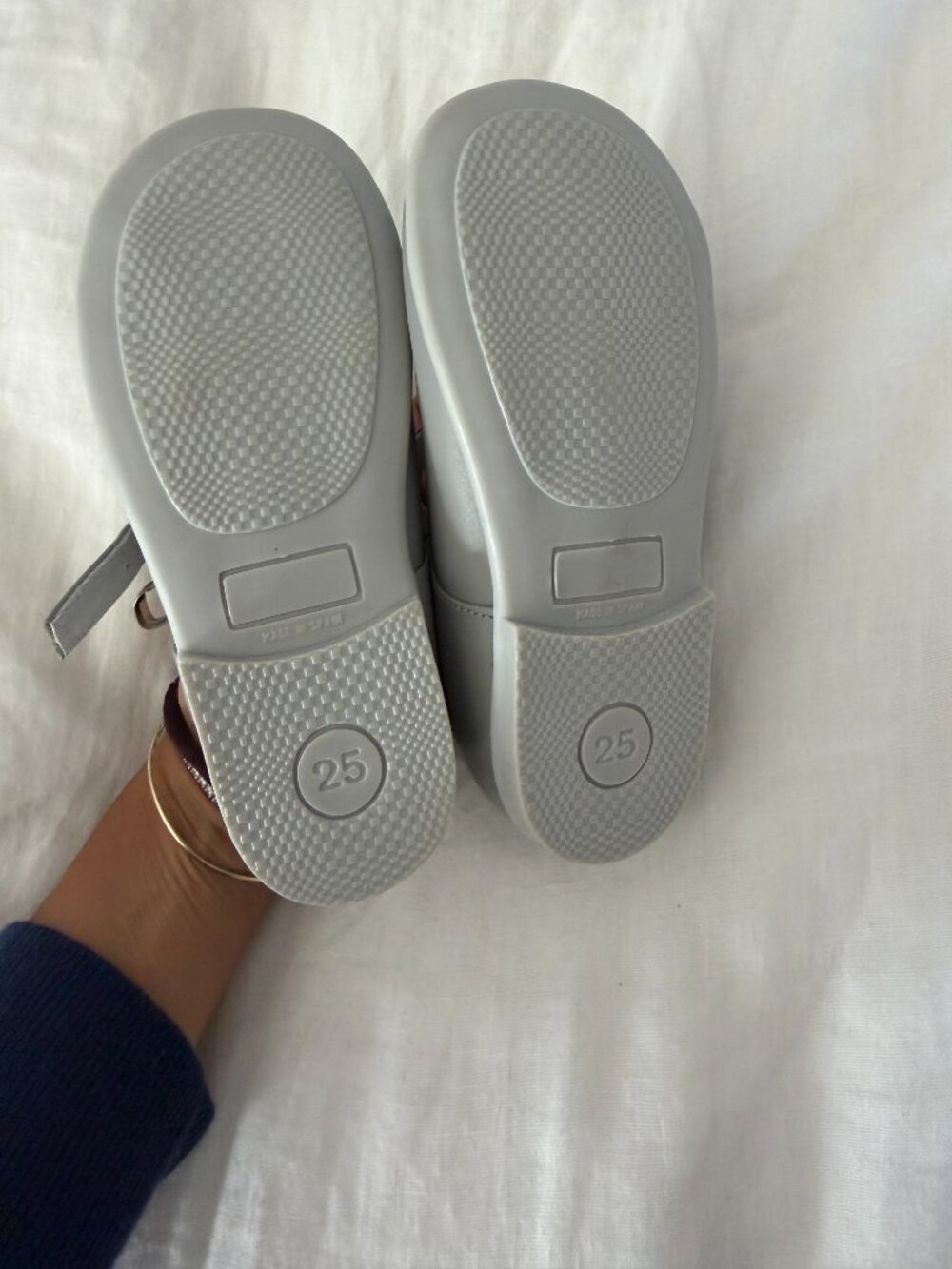 La Coqueta Grey Shoes, sz 25 - Picture 2 of 3